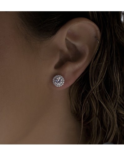 Detalles Pendientes brillantes pequeños con circonitas. Pendientes elegantes que darán un toque de brillo a tu oreja y a todos t